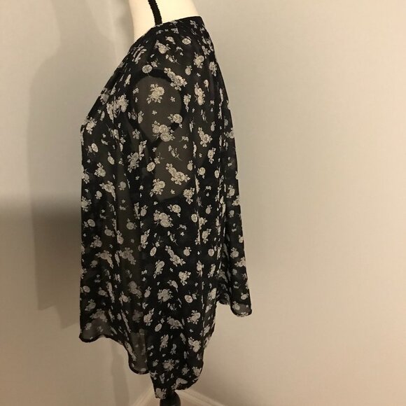 Vince Calico Black and White Floral Print Silk Blouse - Size Small - Picture 2 of 11